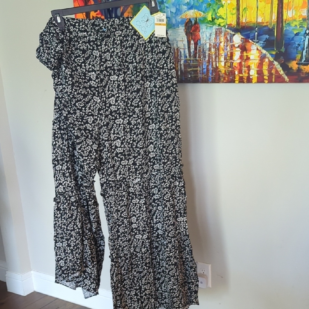 CeCe Black and White Floral Whimsical Flare Pants Light As A Breeze